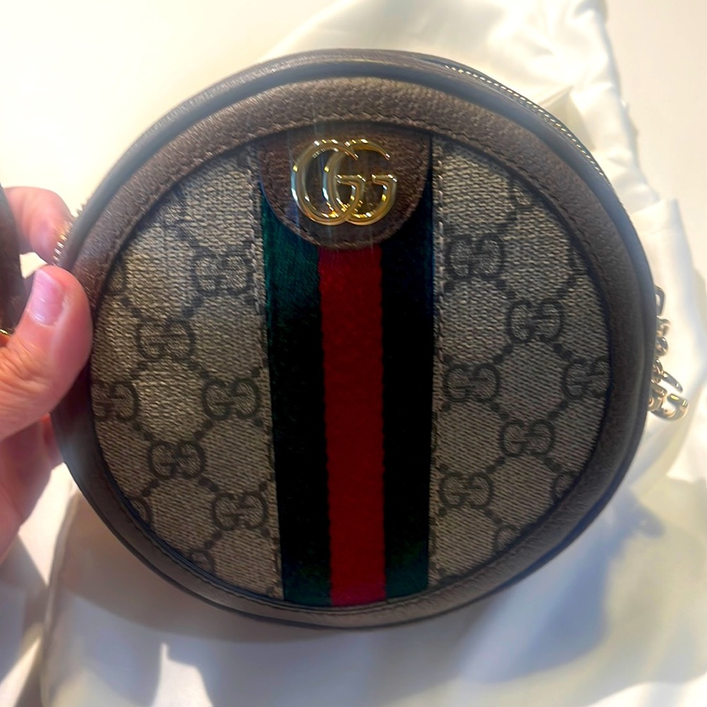 Gucci round wristlet